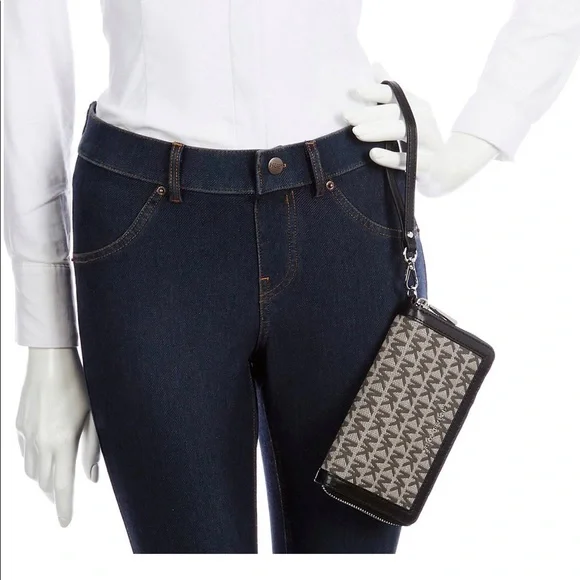 Michael Kors Wristlet signature black and gray NWT - Picture 6 of 6